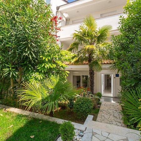 Modern Apartment Zen With Private Garden Пореч Экстерьер фото