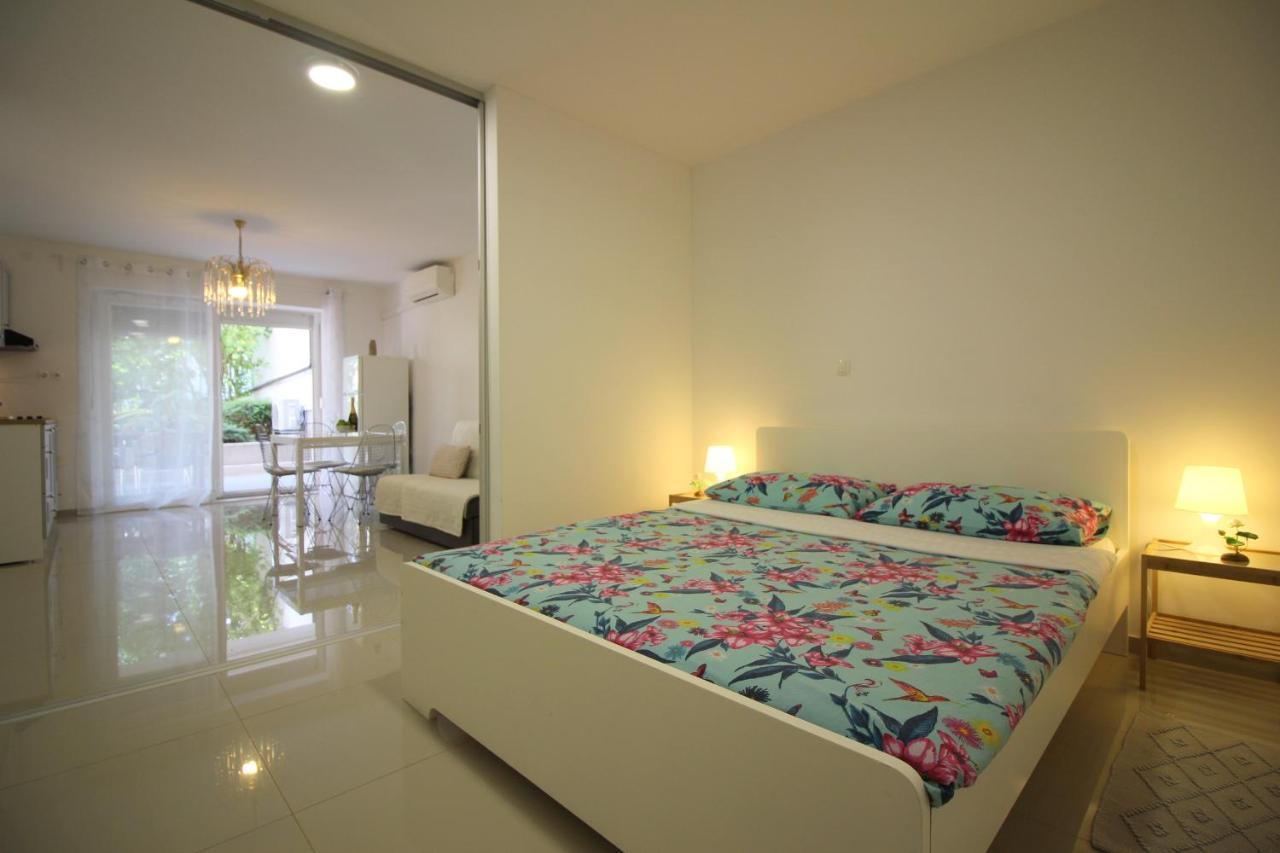 Modern Apartment Zen With Private Garden Пореч Экстерьер фото